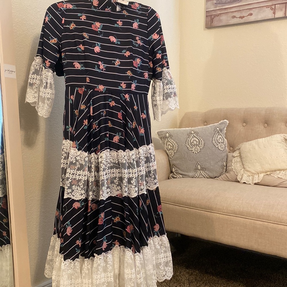 Beautiful floral Midi lace tier dress! Brand new fromDainty Jewels boutique!